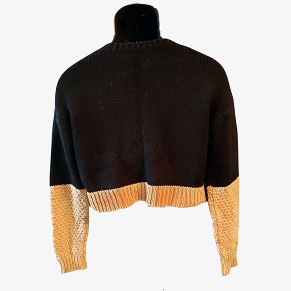 Crop Top Long Sleeve Knit Sweater New Without Tags Or Brand Tag - Picture 3 of 10